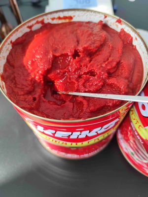 گوجه فرنگی کنسرو شده گوجه فرنگی خمیر اصلی مواد تشکیل دهنده گوجه فرنگی وضعیت غلظت سه گانه دستورالعمل ذخیره سازی ذخیره در یخچال