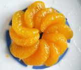 کنسرو زرد ماندارین پرتقال شکل شکسته در شربت نور / سنگین